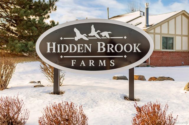 41816 Greenwood Lane, Clinton Charter Township, MI 48038