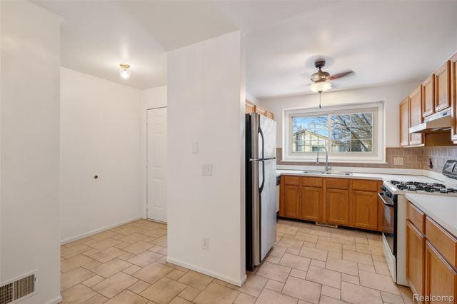 41816 Greenwood Lane, Clinton Charter Township, MI 48038