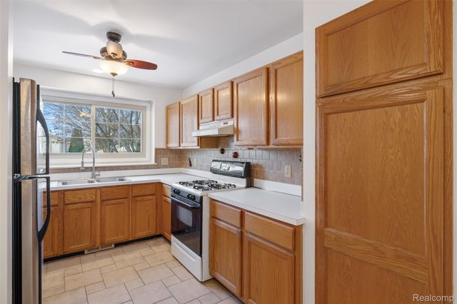 41816 Greenwood Lane, Clinton Charter Township, MI 48038