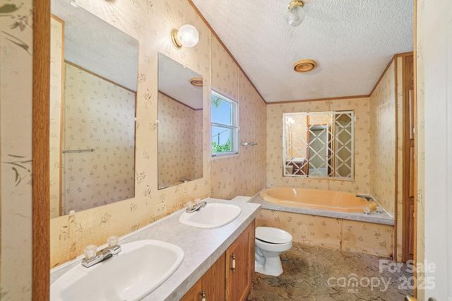17 St Bernard Lane, Candler, NC 28715