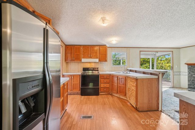 17 St Bernard Lane, Candler, NC 28715
