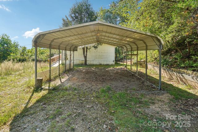 17 St Bernard Lane, Candler, NC 28715