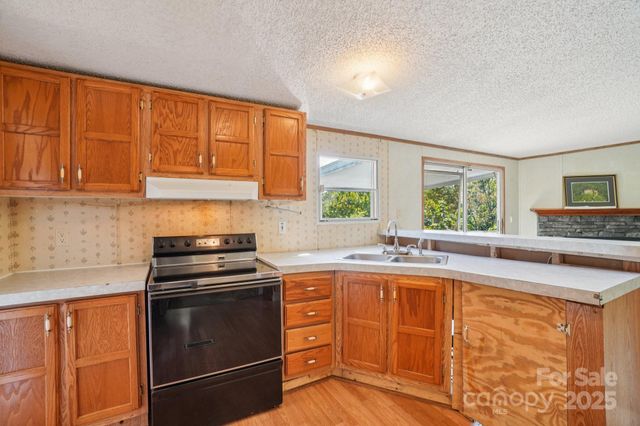 17 St Bernard Lane, Candler, NC 28715