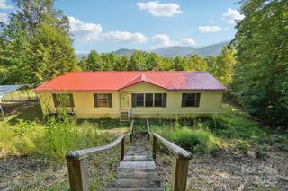 17 St Bernard Lane, Candler, NC 28715