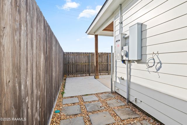 108 Harvey Cay Lane, Youngsville, LA 70592