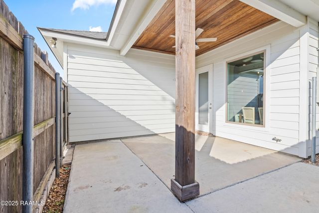 108 Harvey Cay Lane, Youngsville, LA 70592