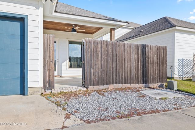 108 Harvey Cay Lane, Youngsville, LA 70592