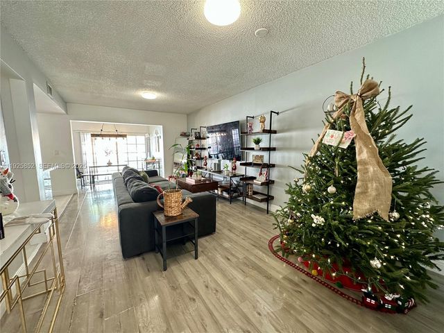 8091 NW 12th St A, Margate, FL 33063