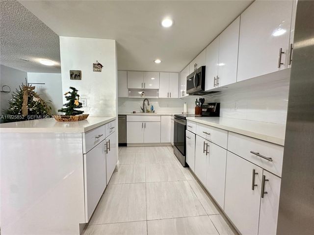 8091 NW 12th St A, Margate, FL 33063