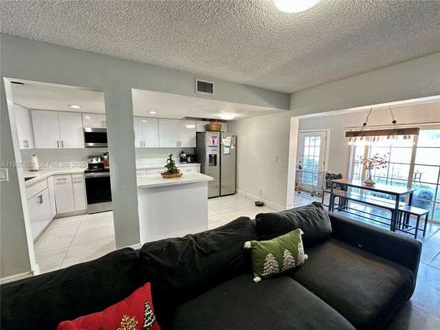 8091 NW 12th St A, Margate, FL 33063