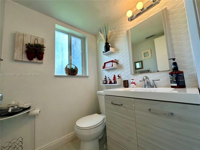 8091 NW 12th St A, Margate, FL 33063