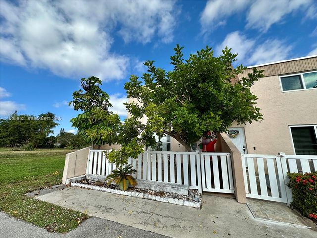 8091 NW 12th St A, Margate, FL 33063