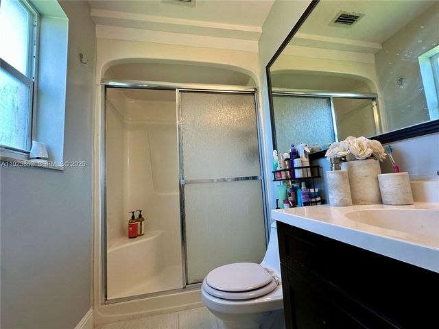 8091 NW 12th St A, Margate, FL 33063