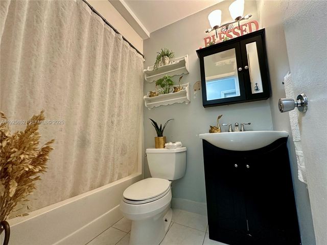 8091 NW 12th St A, Margate, FL 33063