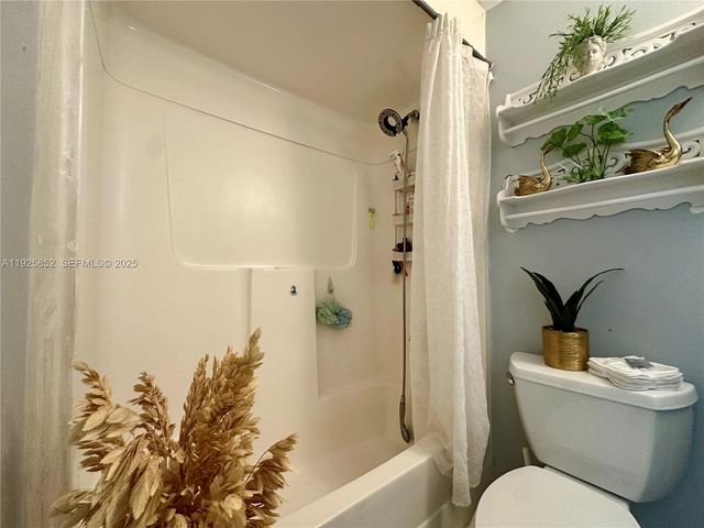 8091 NW 12th St A, Margate, FL 33063