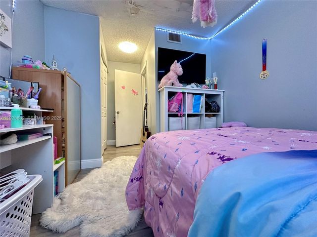 8091 NW 12th St A, Margate, FL 33063