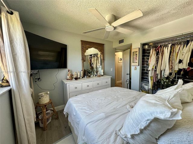 8091 NW 12th St A, Margate, FL 33063