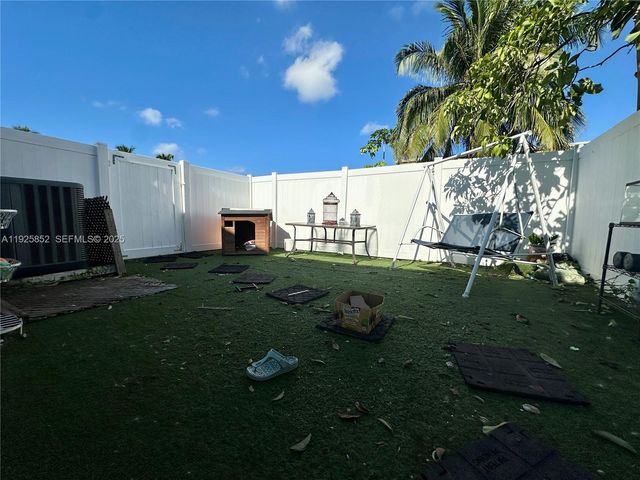 8091 NW 12th St A, Margate, FL 33063