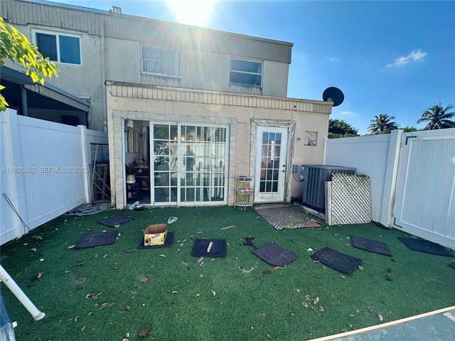 8091 NW 12th St A, Margate, FL 33063