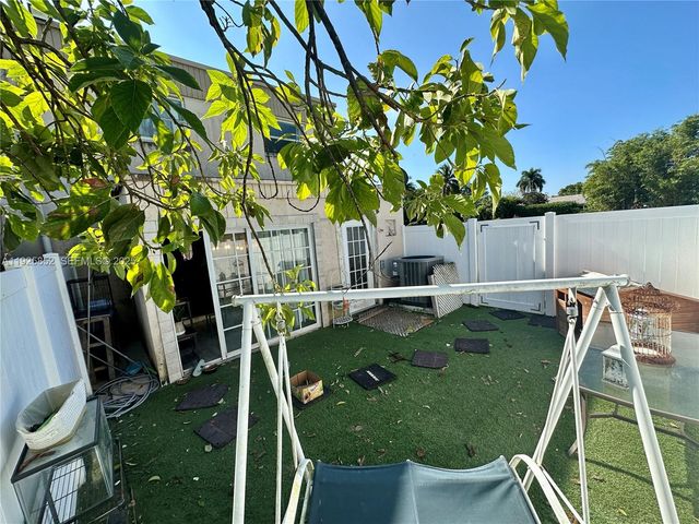 8091 NW 12th St A, Margate, FL 33063