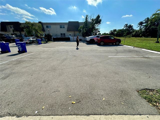 8091 NW 12th St A, Margate, FL 33063