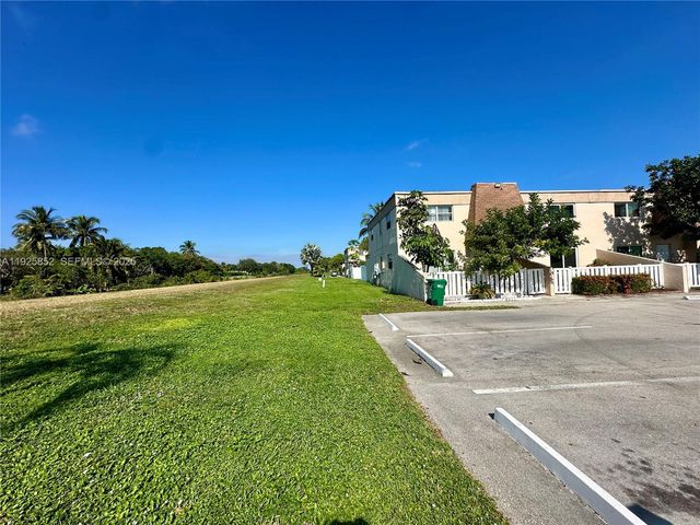 8091 NW 12th St A, Margate, FL 33063