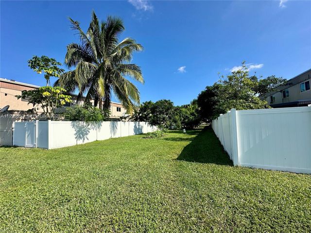 8091 NW 12th St A, Margate, FL 33063