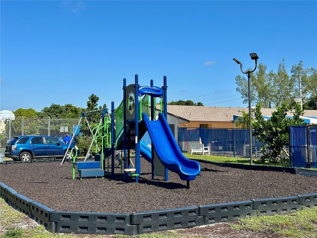 8091 NW 12th St A, Margate, FL 33063