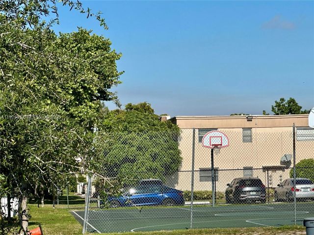 8091 NW 12th St A, Margate, FL 33063