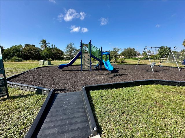 8091 NW 12th St A, Margate, FL 33063