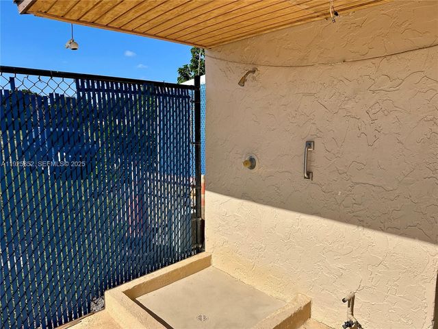 8091 NW 12th St A, Margate, FL 33063