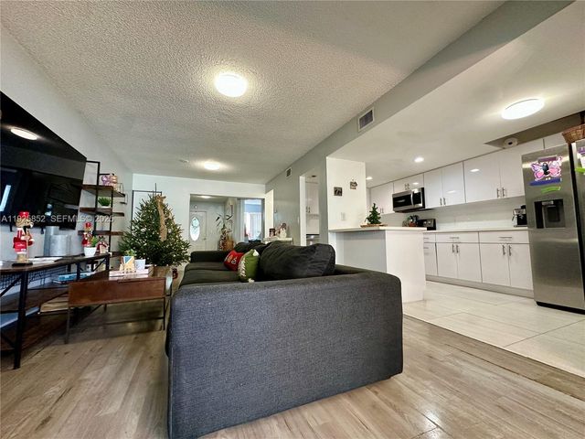 8091 NW 12th St A, Margate, FL 33063