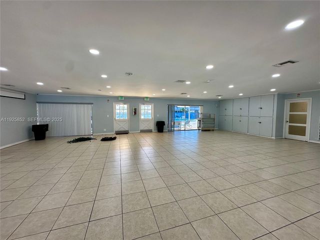 8091 NW 12th St A, Margate, FL 33063