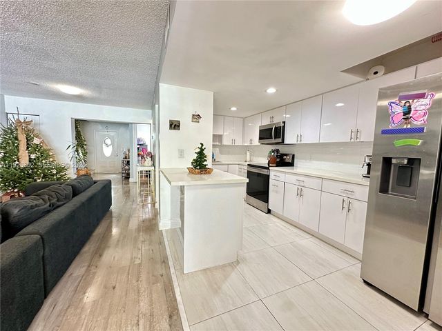 8091 NW 12th St A, Margate, FL 33063