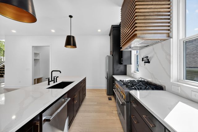 515 31st Ave, N, Nashville, TN 37209