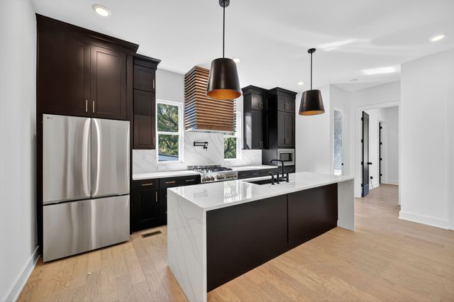 515 31st Ave, N, Nashville, TN 37209