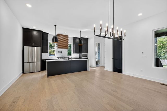 515 31st Ave, N, Nashville, TN 37209