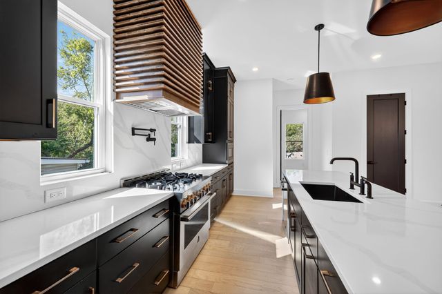 515 31st Ave, N, Nashville, TN 37209