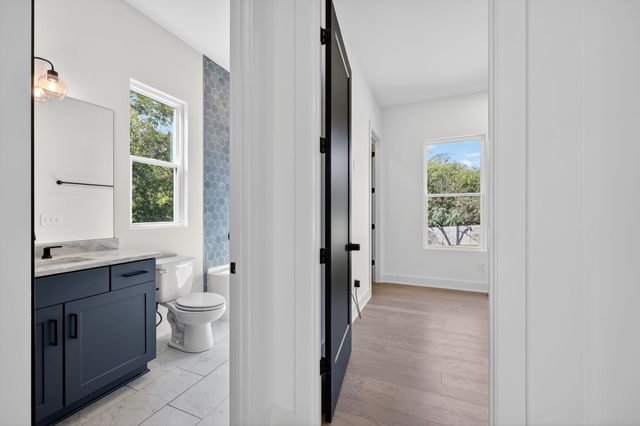 515 31st Ave, N, Nashville, TN 37209