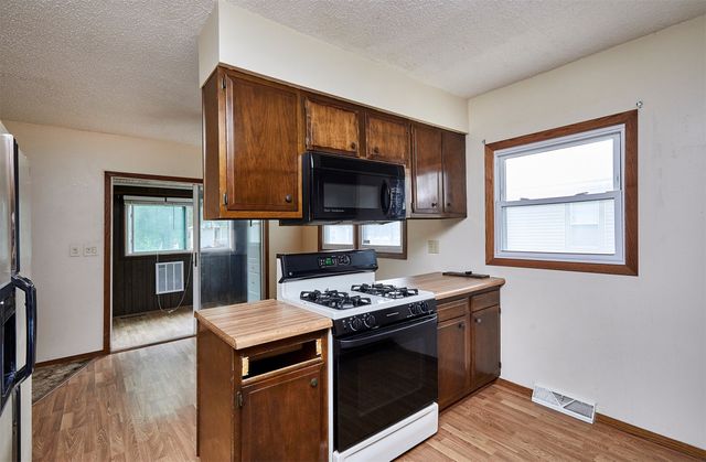 3502 Wright Street, Des Moines, IA 50316