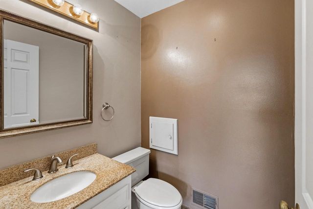 2005 Chateau COURT, Grafton, WI 53024