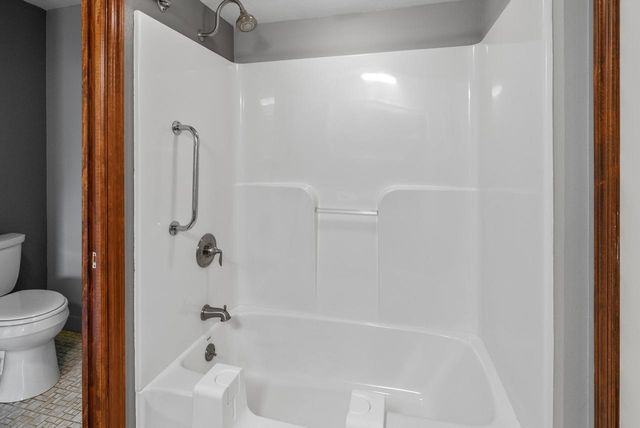 2005 Chateau COURT, Grafton, WI 53024