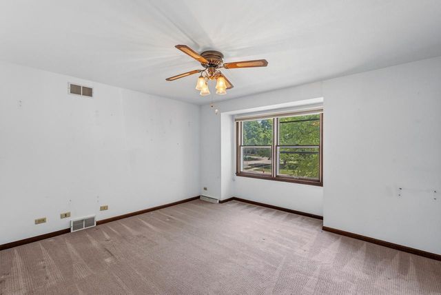2005 Chateau COURT, Grafton, WI 53024