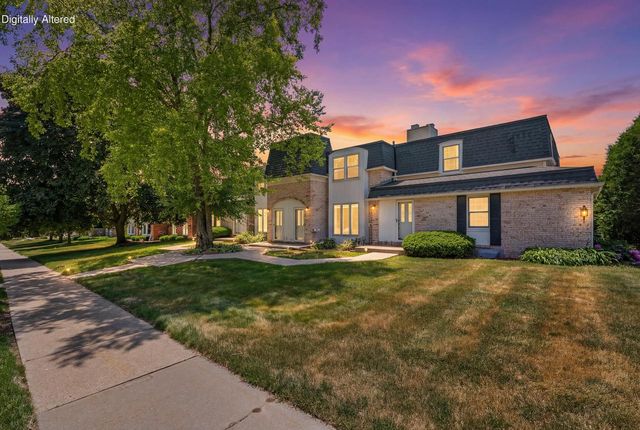 2005 Chateau COURT, Grafton, WI 53024