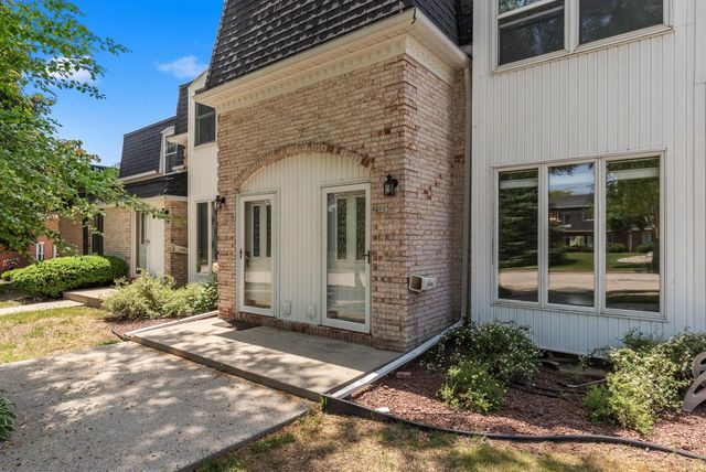 2005 Chateau COURT, Grafton, WI 53024