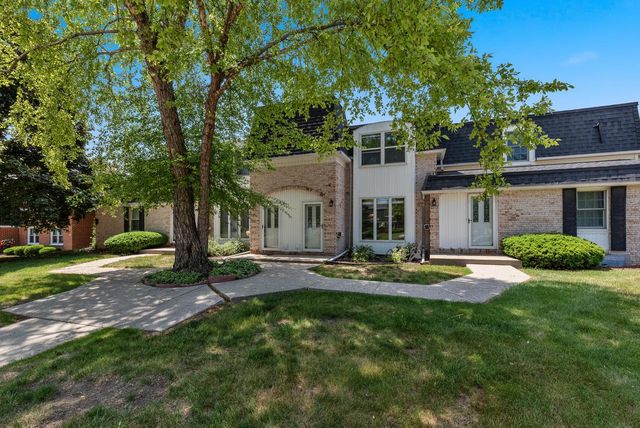 2005 Chateau COURT, Grafton, WI 53024