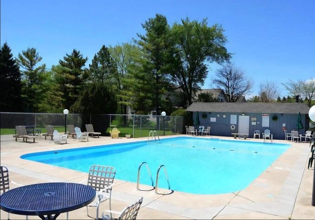 2005 Chateau COURT, Grafton, WI 53024