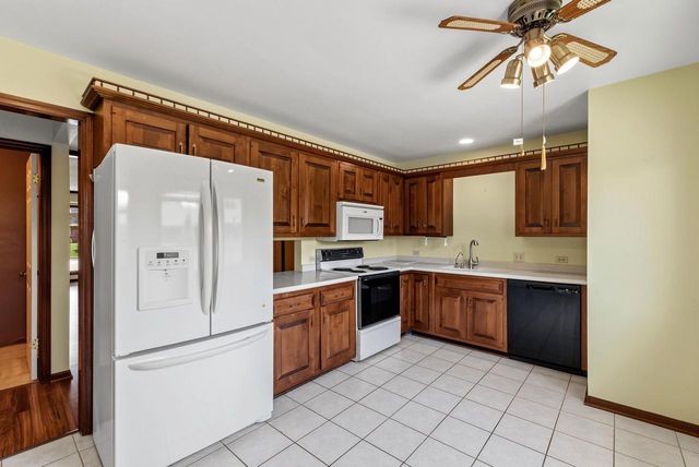 2005 Chateau COURT, Grafton, WI 53024