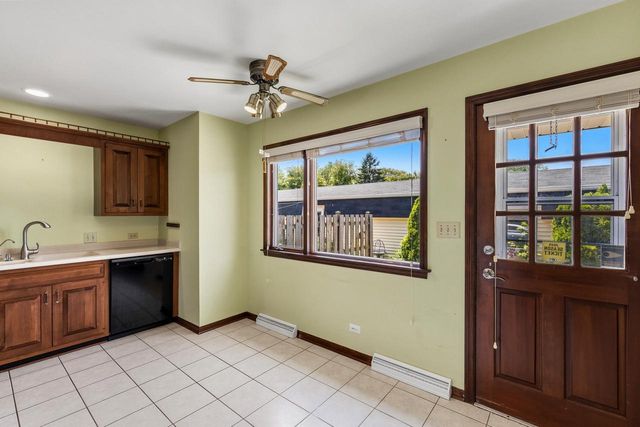 2005 Chateau COURT, Grafton, WI 53024
