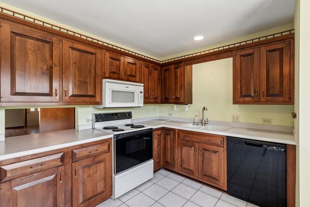 2005 Chateau COURT, Grafton, WI 53024